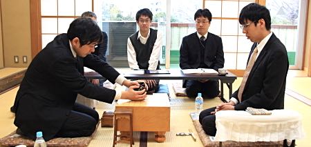 第76期A級順位戦 9回戦 行方尚史八段 – 広瀬章人八段 - ロックショウギ