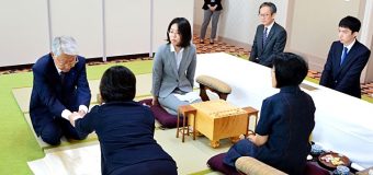 第1期ヒューリック杯清麗戦五番勝負 第1局 ▲甲斐智美女流五段 − △里見香奈女流五冠