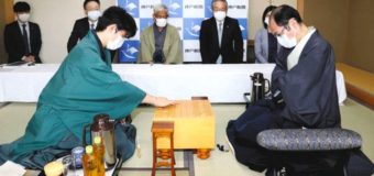 第61期王位戦七番勝負 第3局 ▲藤井聡太棋聖 − △木村一基王位