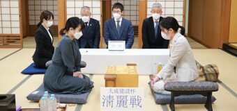 第3期大成建設杯清麗戦五番勝負 第4局 ▲加藤桃子女流三段 − △里見香奈清麗