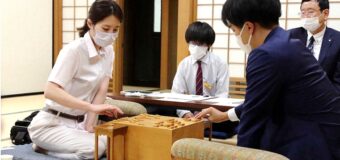 棋士編入試験五番勝負 第1局 ▲徳田拳士四段 − △里見香奈女流五冠