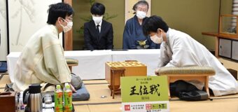 第63期王位戦七番勝負 第5局 ▲豊島将之九段 − △藤井聡太王位