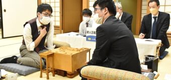 第53期新人王戦決勝三番勝負 第2局 ▲黒田尭之五段 – △服部慎一郎五段