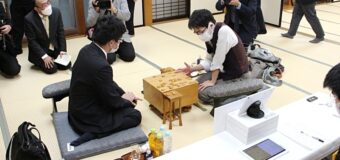 第53期新人王戦決勝三番勝負 第3局 ▲黒田尭之五段 – △服部慎一郎五段