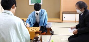 第64期王位戦七番勝負 第2局 ▲佐々木大地七段 − △藤井聡太王位