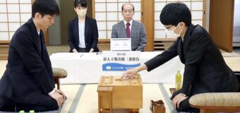 第54期新人王戦決勝三番勝負 第1局 ▲上野裕寿四段 – △藤本渚四段