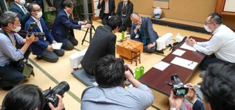 第65期王位戦挑戦者決定戦 ▲渡辺明九段 – △斎藤慎太郎八段