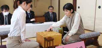 第36期女流王位戦五番勝負 第4局 ▲福間香奈女流王位 − △伊藤沙恵女流四段