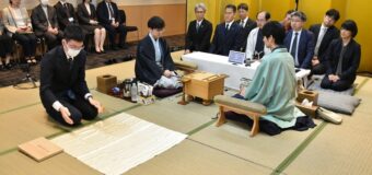 第10期叡王戦五番勝負 第5局 ▲斎藤慎太郎八段 – △伊藤匠叡王